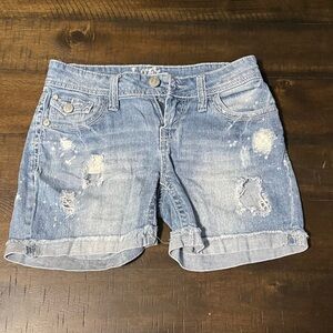 Women’s decorativ denim shorts